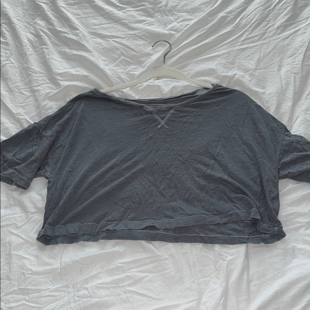 Gray Crop T-Shirt with Crew Neck and Short Sleeves